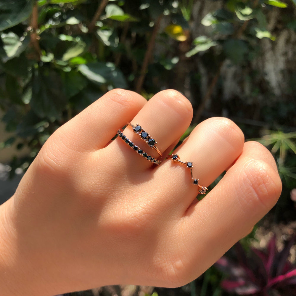 
                      
                        Anillo Isabella Diamante Negro
                      
                    
