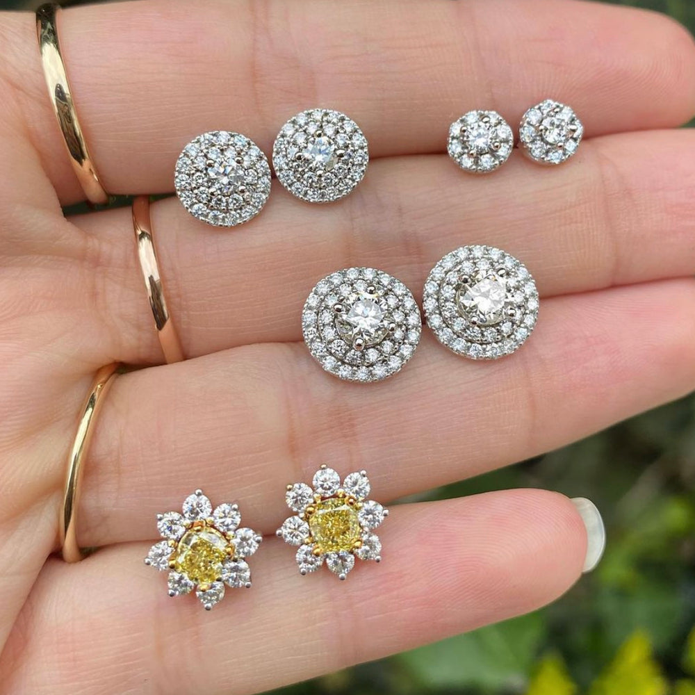 
                      
                        PIEZA ÚNICA / Aretes de diamantes con doble halo
                      
                    
