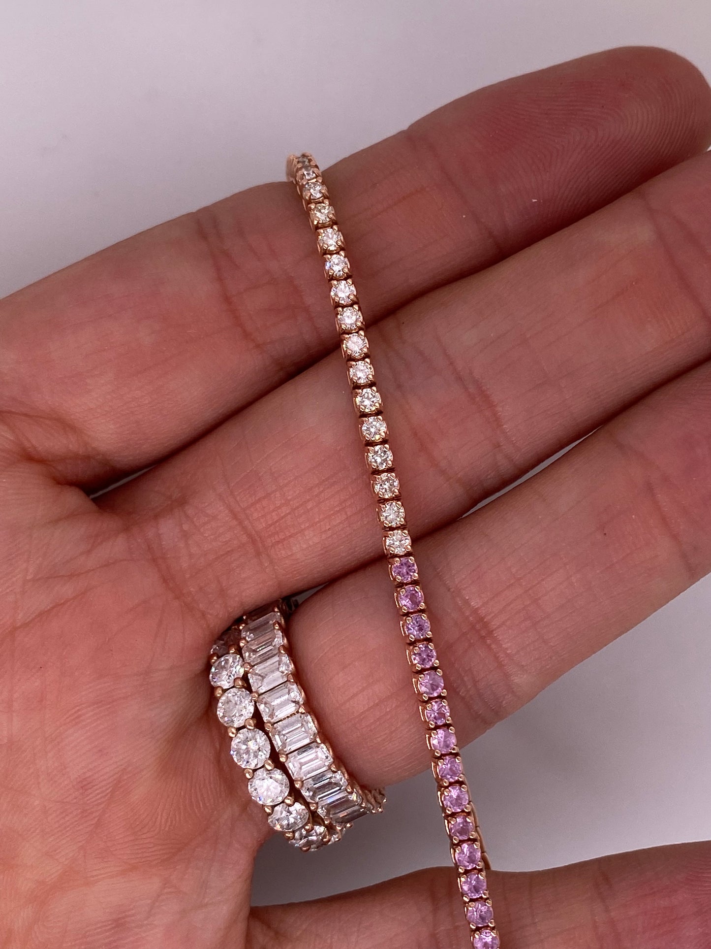 Cargar imagen en el visor de la galería, PIEZA ÚNICA / Pulsera tipo ‘tenis’ zafiro rosa y mitad diamantes
