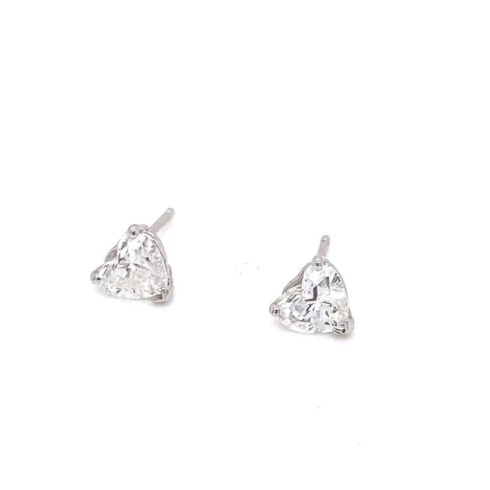 
                      
                        ENTREGA INMEDIATA / Aretes de diamantes en forma de corazón (pieza única)
                      
                    