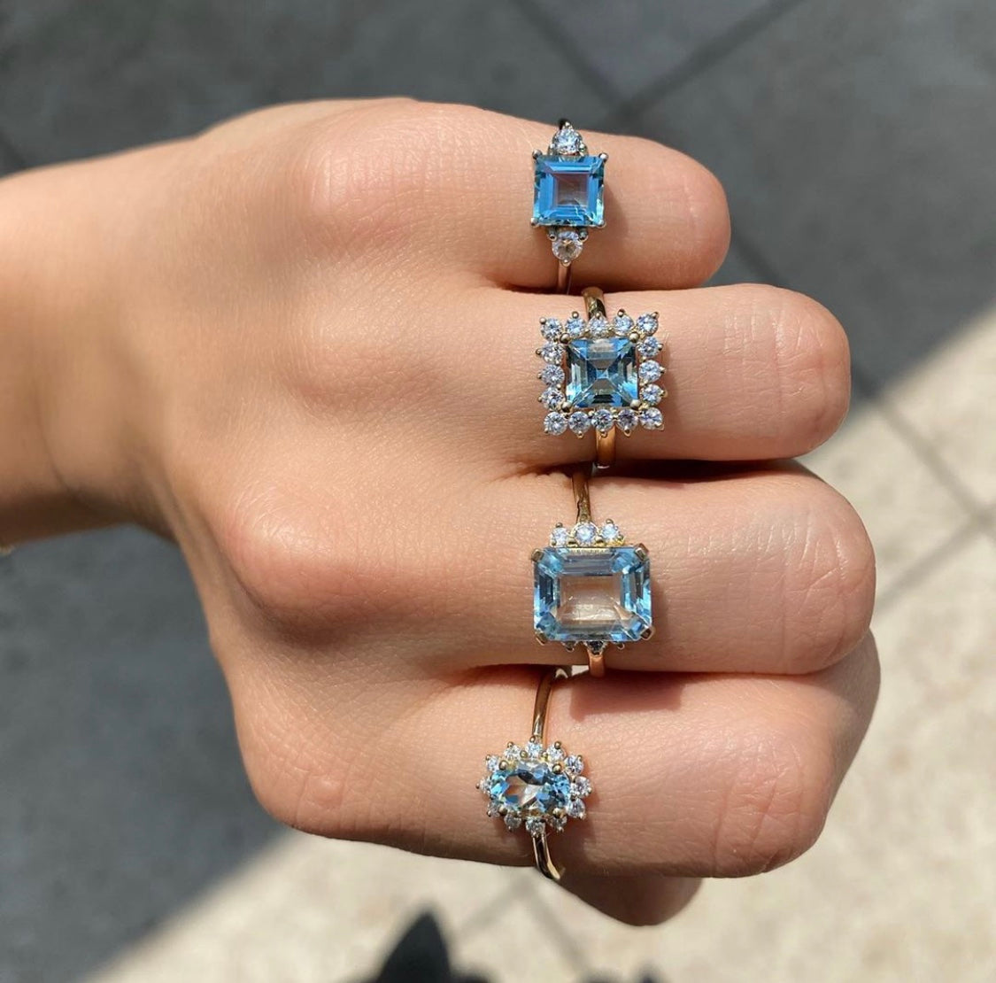 Load image into Gallery viewer, Aquamarine Ring with Side Diamonds (single piece)
