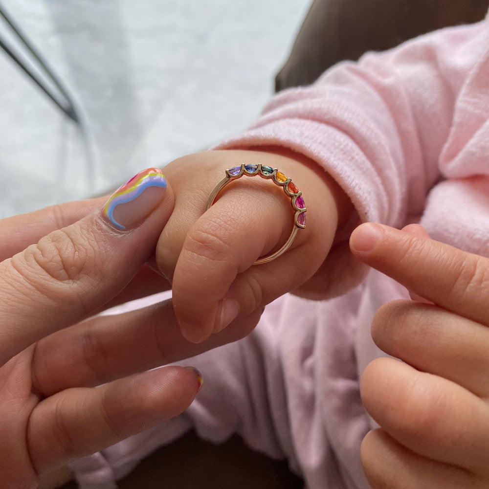 
                      
                        Anillo Leah Arcoiris Grande
                      
                    
