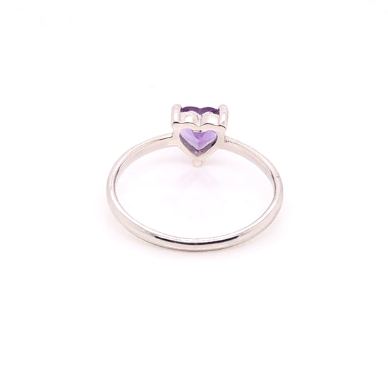 Amethyst ring in the shape of a small heart