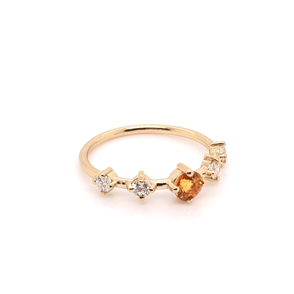 Anillo de Zafiro Amarillo con Diamantes Espaciados (pieza única)