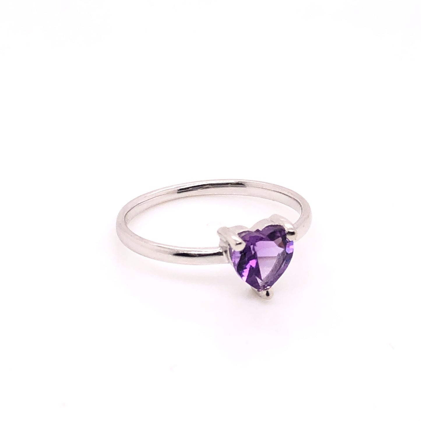 Amethyst ring in the shape of a small heart