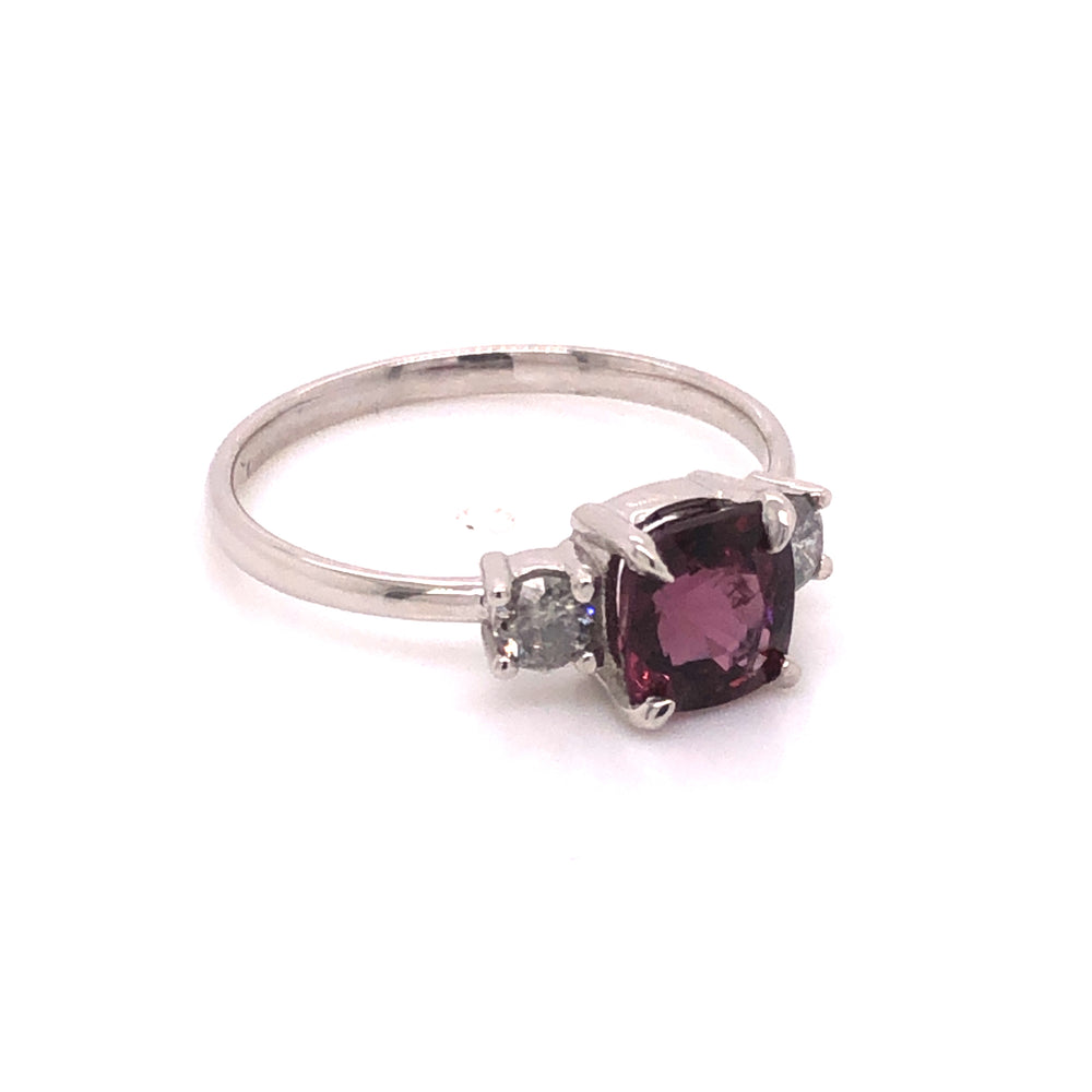 
                      
                        ENTREGA INMEDIATA / Anillo de Espinela con diamantes salt and pepper / pieza única
                      
                    