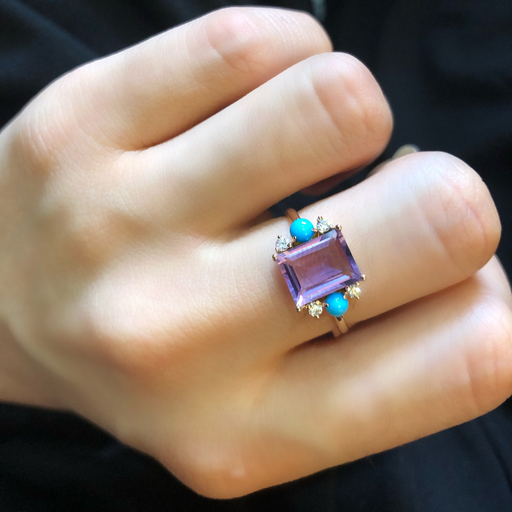 
                      
                        Anillo de Amatista con Turquesas y Diamantes
                      
                    