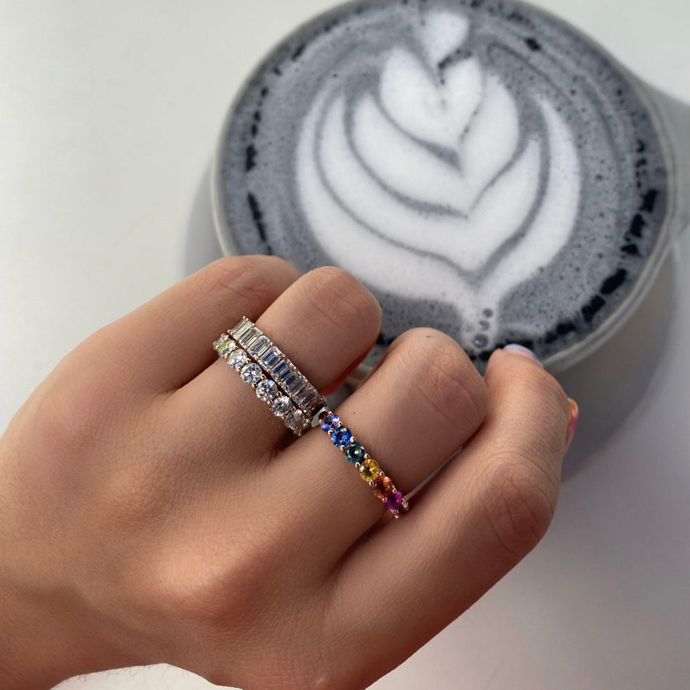 
                      
                        Anillo Leah Arcoiris Grande
                      
                    