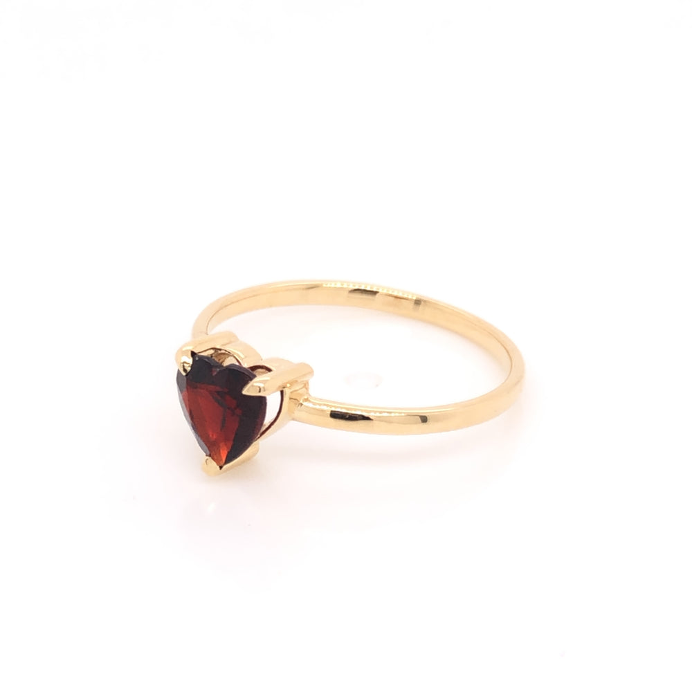 
                      
                        Anillo de Corazón de Granate
                      
                    