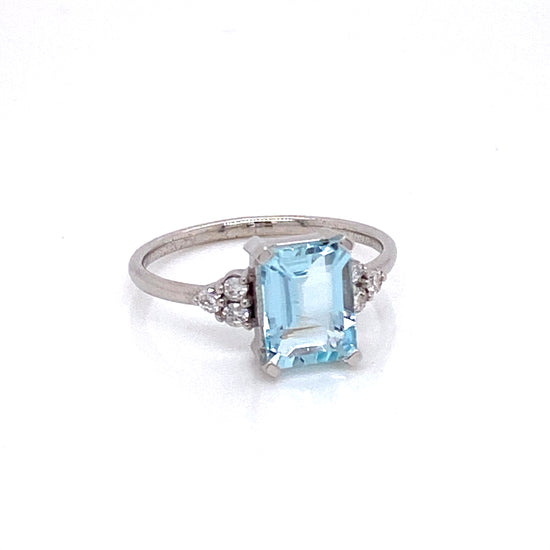 UNIQUE PIECE - Aquamarine ring with side diamonds