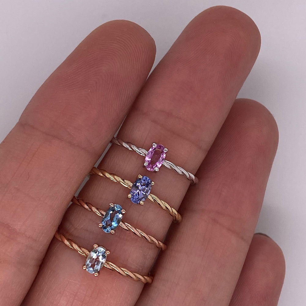 
                      
                        Anillo Carolina
                      
                    