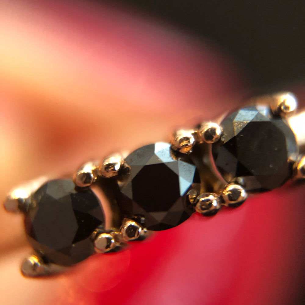 
                      
                        Anillo Isabella Diamante Negro
                      
                    