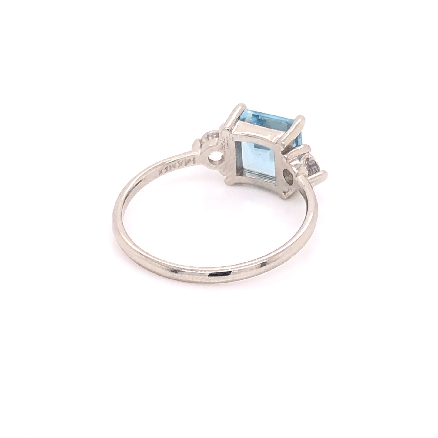 Load image into Gallery viewer, Aquamarine Ring with Side Diamonds (single piece)
