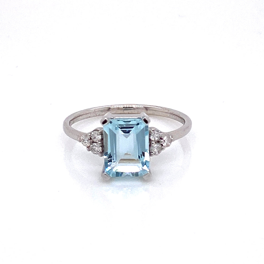 UNIQUE PIECE - Aquamarine ring with side diamonds