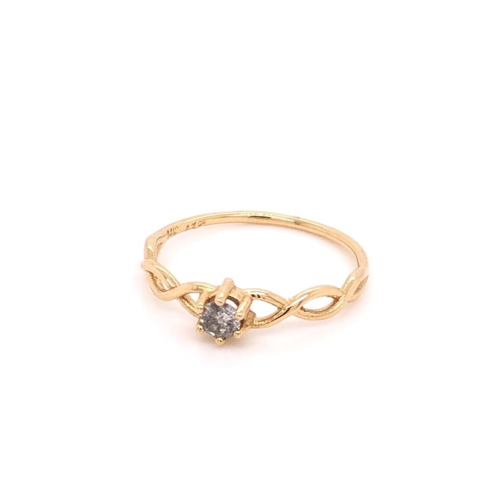 
                      
                        Mariel Ring
                      
                    