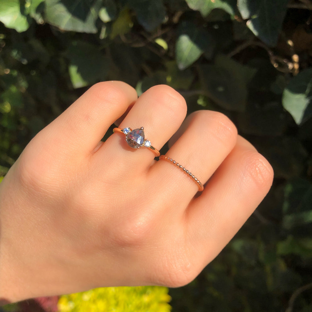 
                      
                        Anillo De Diamante Salt and Pepper En Gota con Diamantes Blancos
                      
                    