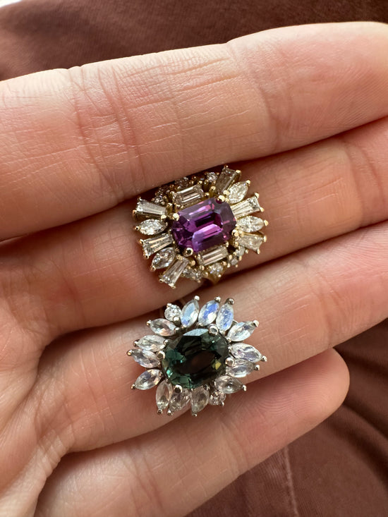 PIEZA ÚNICA / Anillo de Zafiro Morado con halo de diferentes cortes de diamante