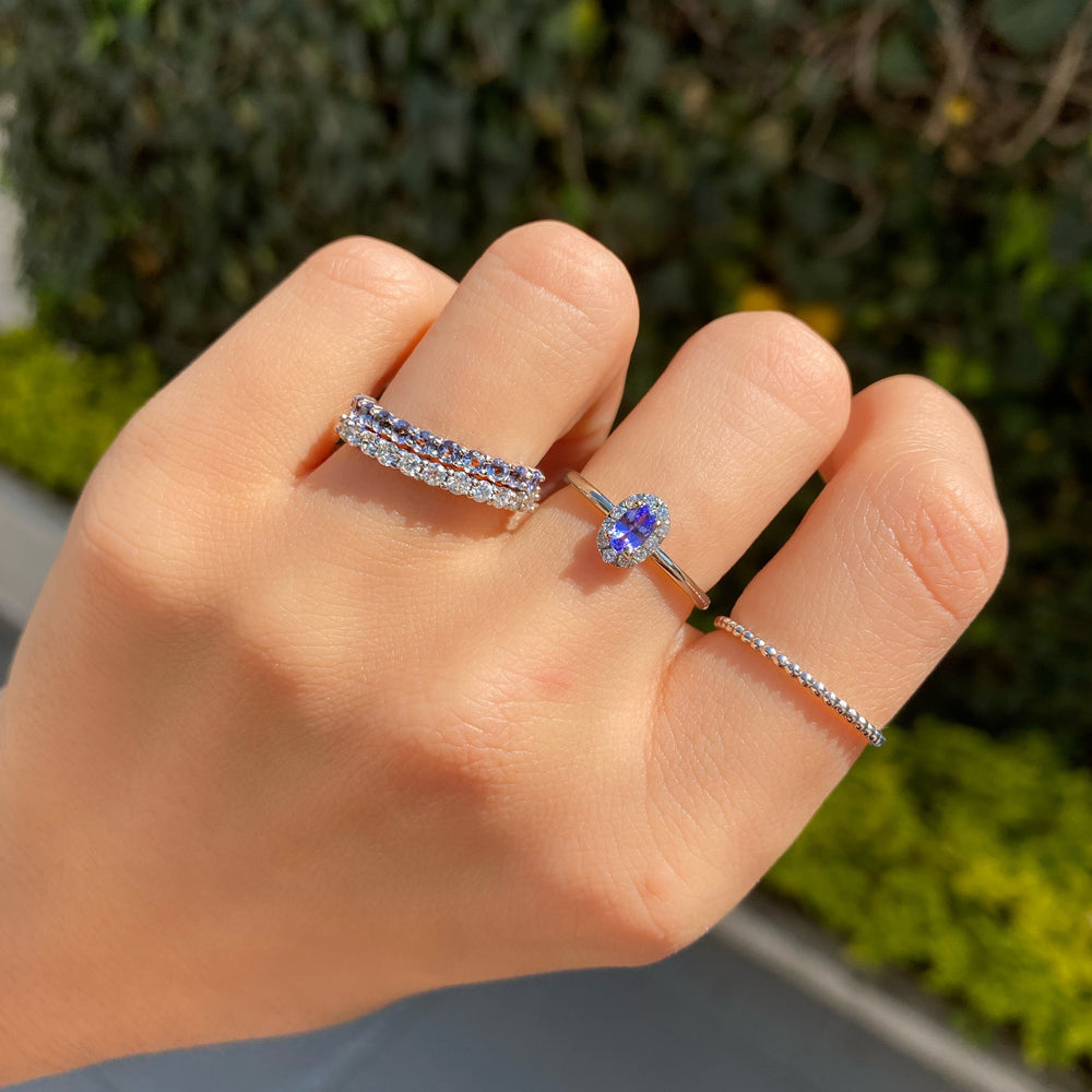 
                      
                        Anillo de Tanzanita con Halo de Diamantes
                      
                    