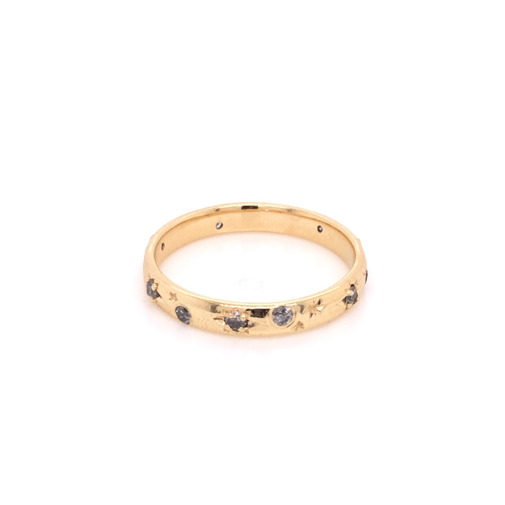 
                      
                        Argolla de Estrellas con Diamantes
                      
                    
