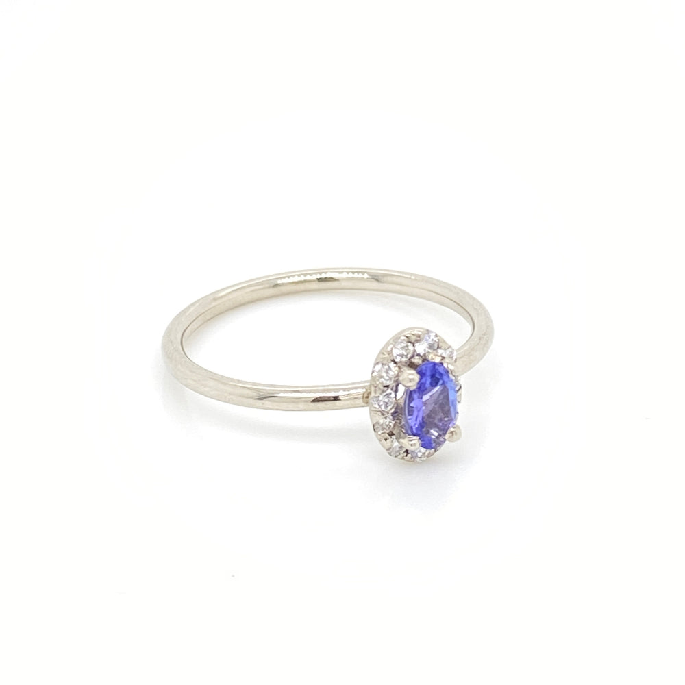 
                      
                        Anillo de Tanzanita con Halo de Diamantes
                      
                    
