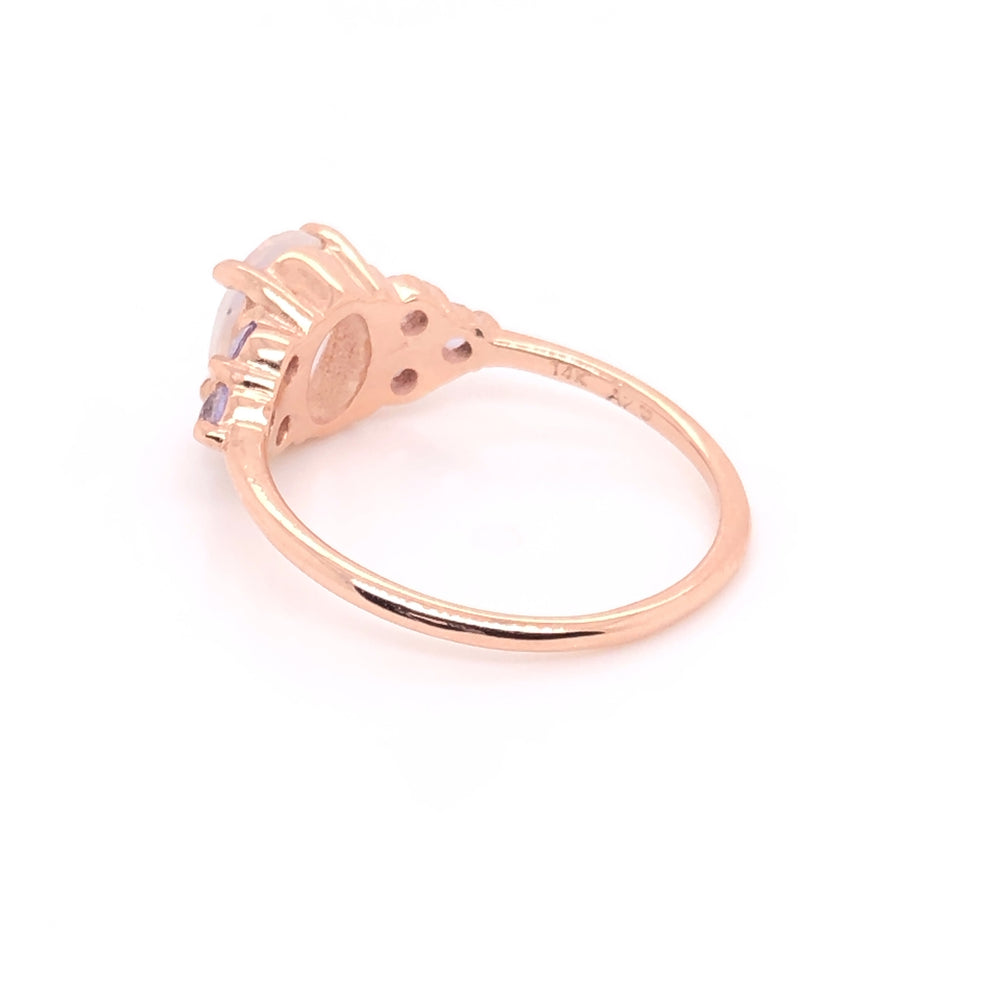 
                      
                        Anillo Valeria Moonstone con Tanzanitas
                      
                    