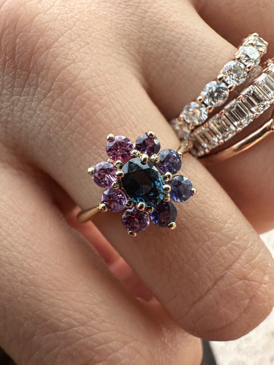 PIEZA ÚNICA/ ENTREGA INMEDIATA/ Anillo de Zafiro Teal con Halo de Zafiros rosas morados