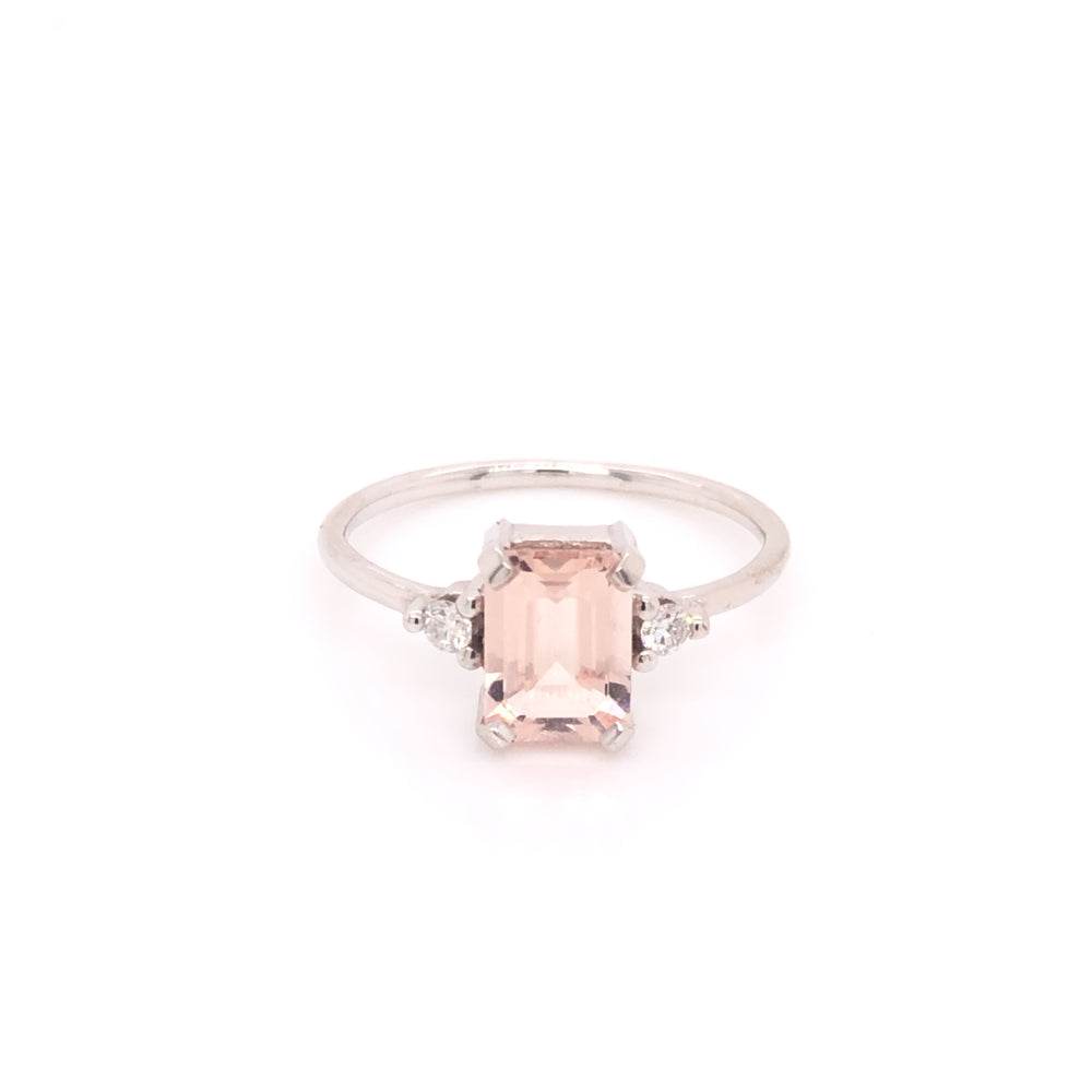 
                      
                        Anillo Ximena Morganita con Diamantes Edición Especial
                      
                    
