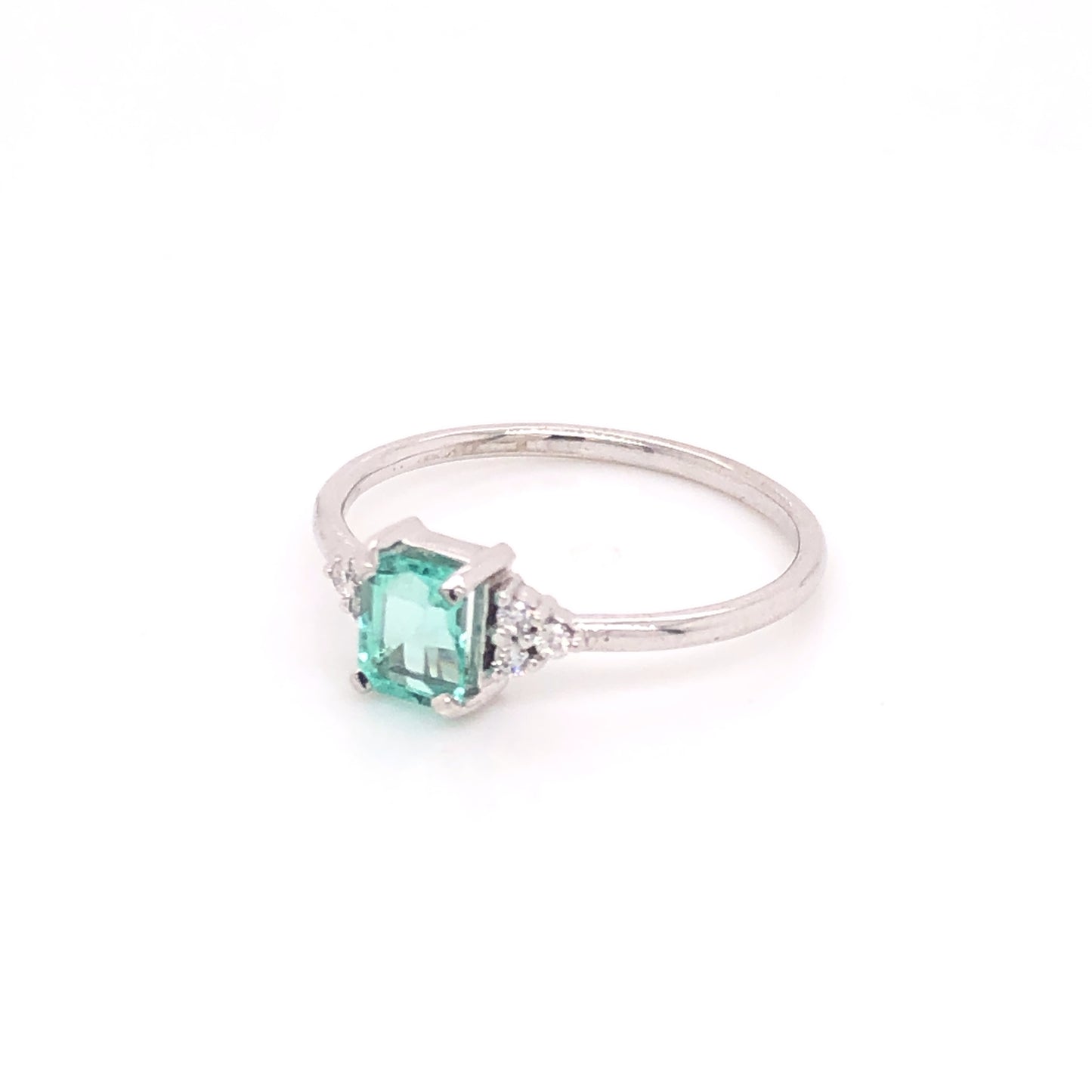 Emerald Ring with Side Diamonds (single piece)