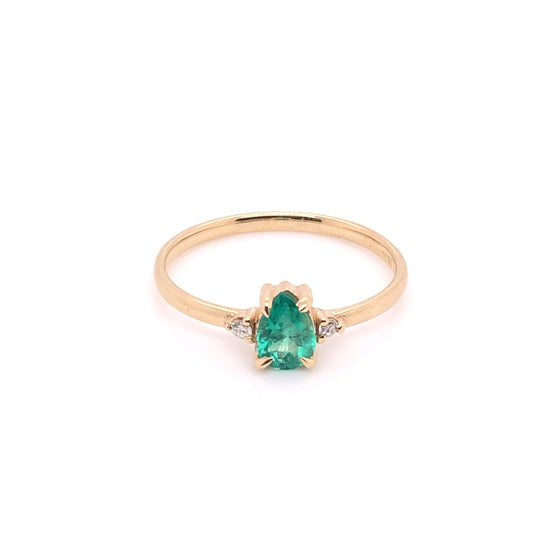 Pear cut Emerald Ring with Diamonds (single piece)