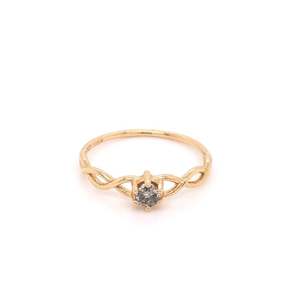 
                      
                        Mariel Ring
                      
                    