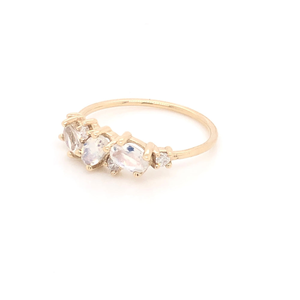 
                      
                        Anillo Laura (zafiro, moonstone, tanzanita)
                      
                    