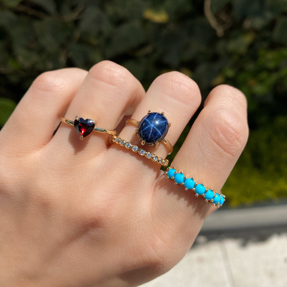 
                      
                        Anillo de Corazón de Granate
                      
                    