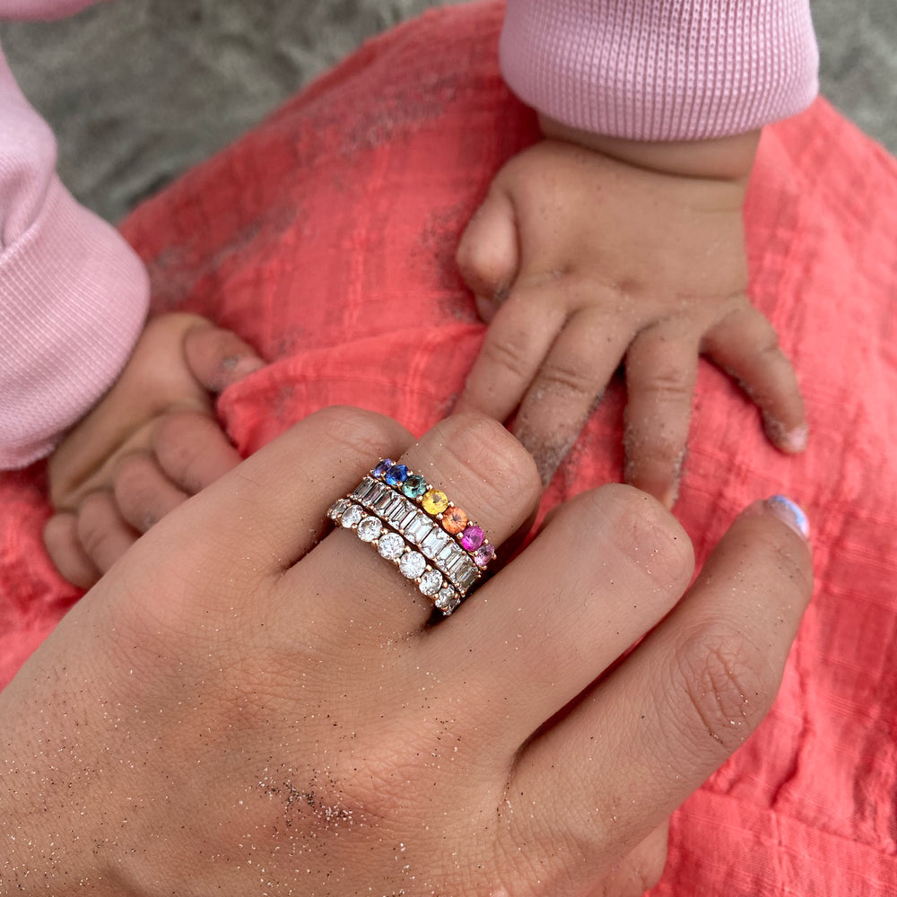 
                      
                        Anillo Leah Arcoiris Grande
                      
                    