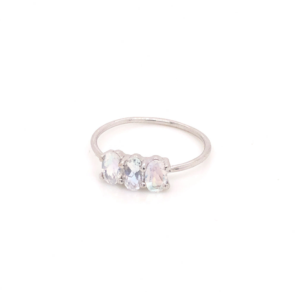 
                      
                        Anillo Soluna Moonstone Edición Limitada
                      
                    