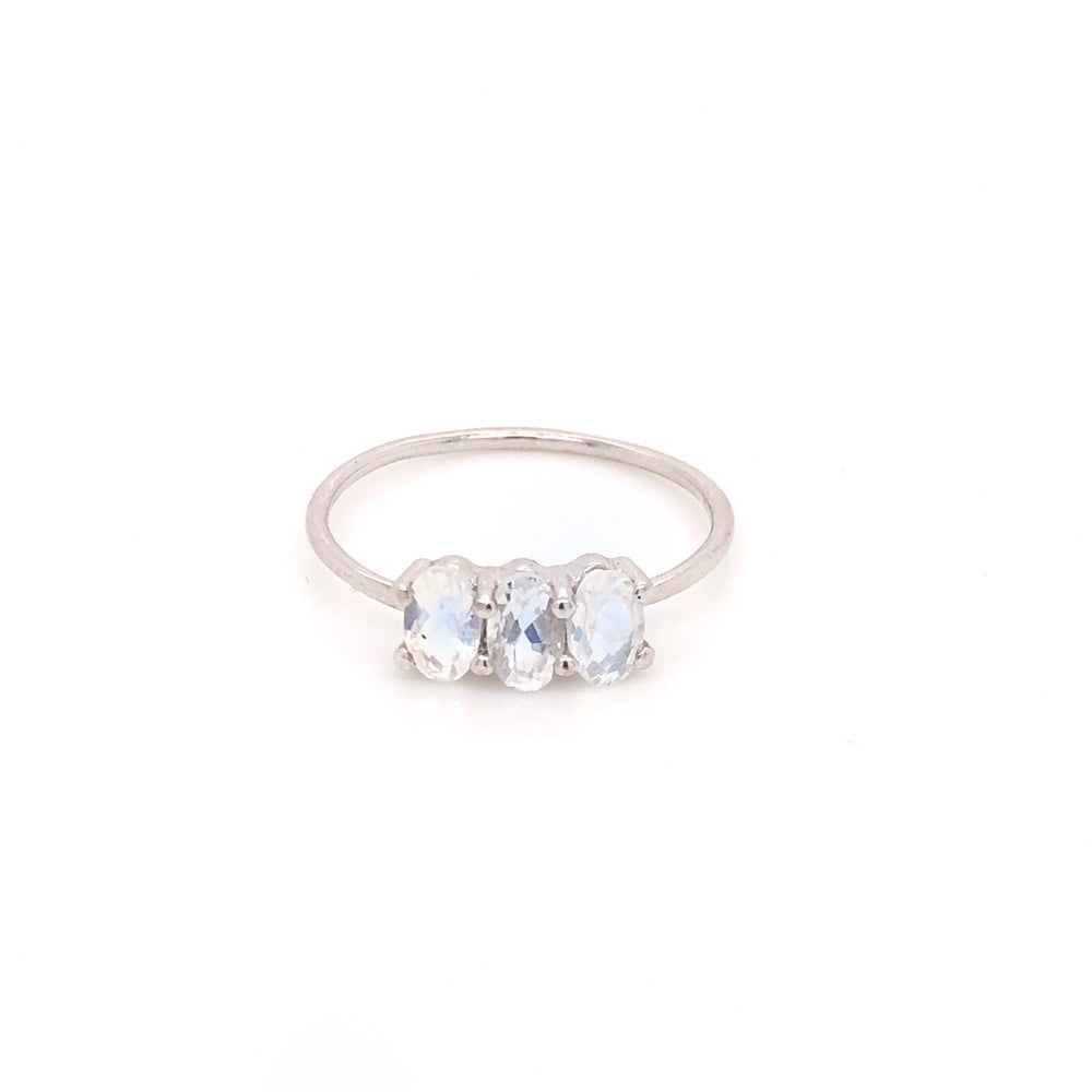 
                      
                        Anillo Soluna Moonstone Edición Limitada
                      
                    